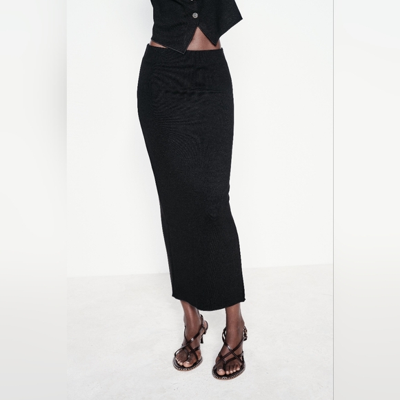 🥀 Zara Stretch•knit Skirt - Picture 2 of 4